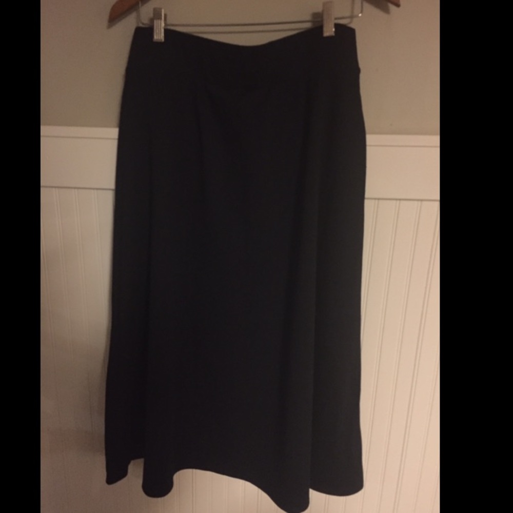 Midi black skirt!